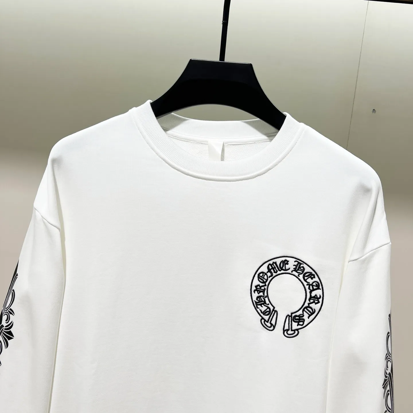 🅿️250 chrome hearts/Chrome Hearts 420g pure cotton round neck sweatshirt, front and rear sleeves, horseshoe Sanskrit letters LOGO embroidery🪡 logo, official synchronization, 1:1 original mold opening, fashionable personality, versatile trend, pure original quality, original washed fabric, tag, collar label, washed wheat, three complete labels, color: black, white. Size: XS-L